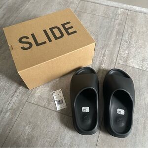 YEEZY SLIDES ONYX 7
